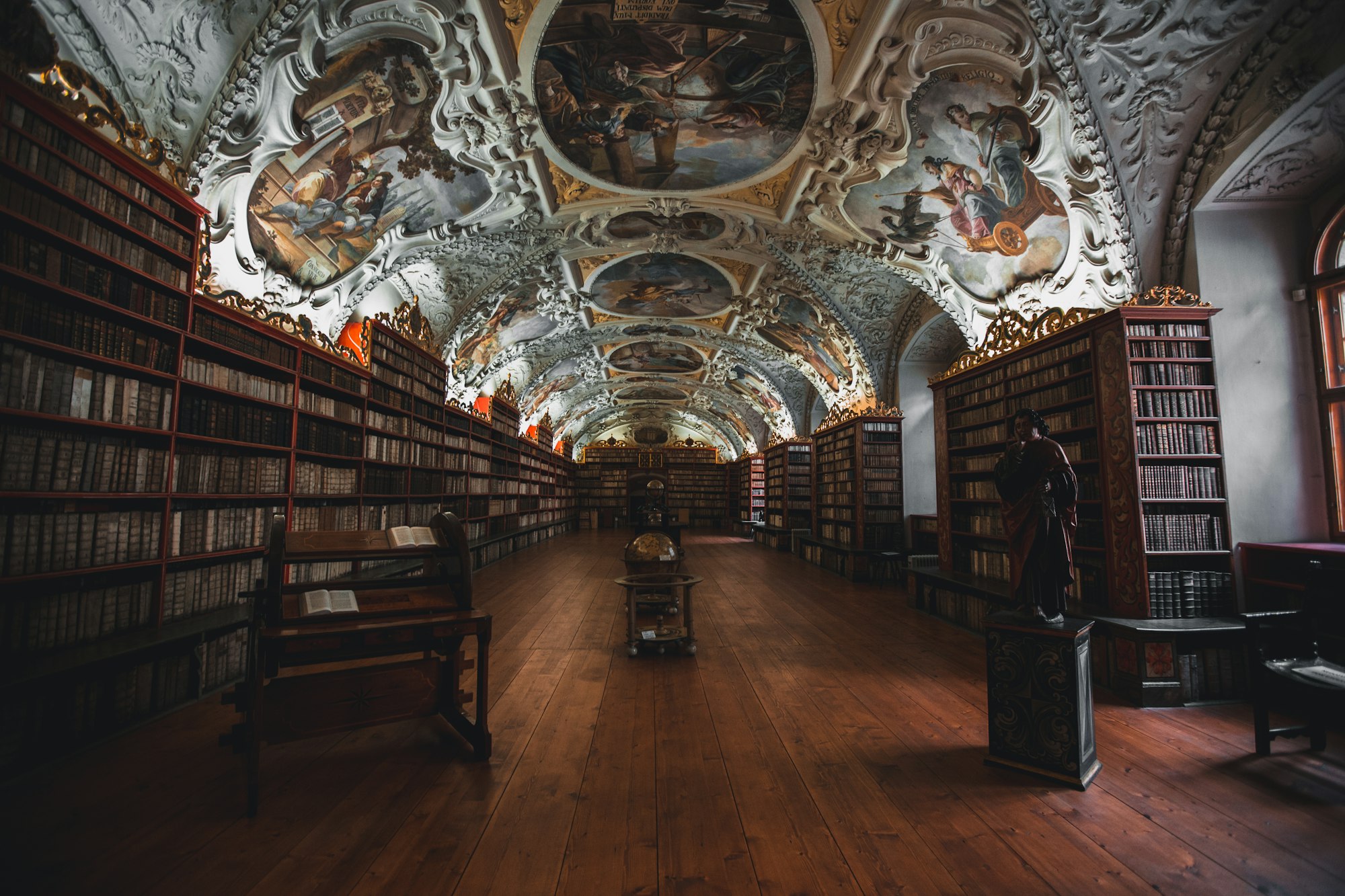 Bibliothèque ancienne à Prague